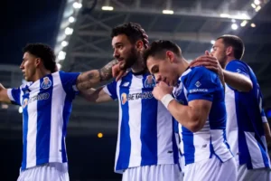 Deu vários títulos ao Dragões, quer regressar mas FC Porto está de olho na venda