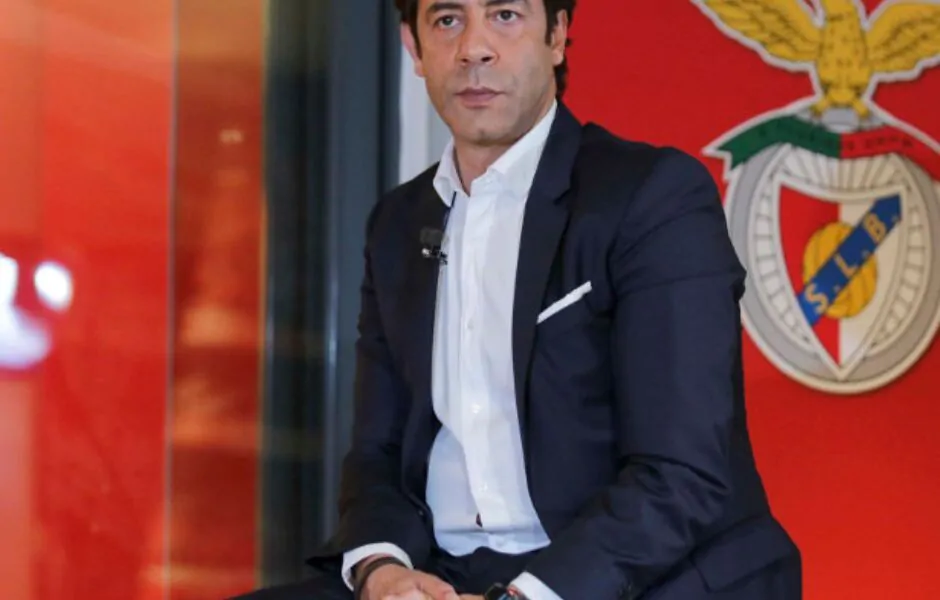 Rui Costa arrasa Luís Mendes